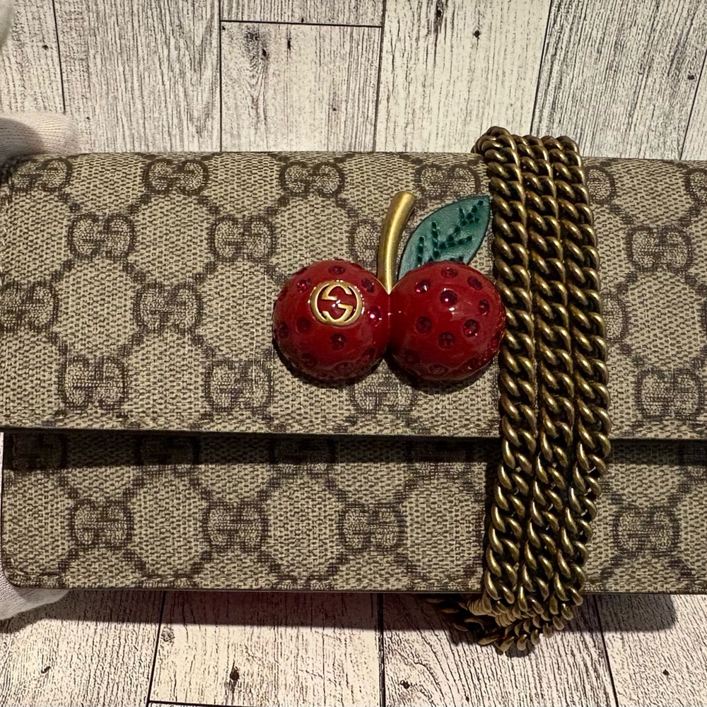 🍒 Authentic Gucci GG Supreme Mini Cheery Chain Bag 🍒 Valentine Bag - Picture 2 of 10